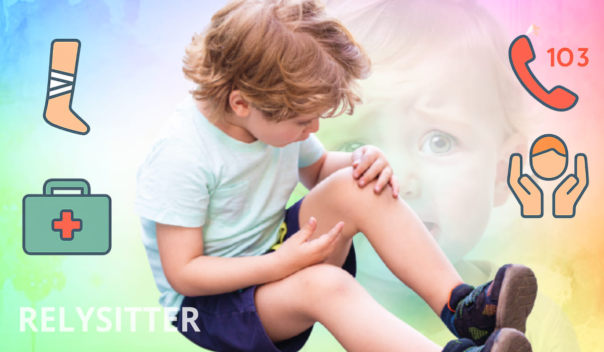Ребенок держится за травмированное колено, рядом иконки первой помощи, телефона 103 и заботливых рук.